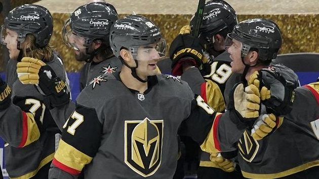 Páteční zápas hokejistů Vegas a St. Louis byl kvůli koronaviru v týmu Golden Knights odložen (ilustrační foto) Páteční zápas hokejistů Vegas a St. Louis byl kvůli koronaviru v týmu Golden Knights odložen (ilustrační foto)