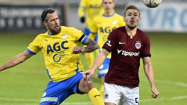 Zleva Jakub Mareš z Teplic a Dominik Plechatý ze Sparty Zleva Jakub Mareš z Teplic a Dominik Plechatý ze Sparty