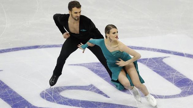 Taneční pár Gabriella Papadakisová a Guillaume Cizeron na krasobruslařském šampionátu v Minsku zatím potvrzuje, že na evropském ledě v posledních letech nemá konkurenci. Taneční pár Gabriella Papadakisová a Guillaume Cizeron na krasobruslařském šampionátu v Minsku zatím potvrzuje, že na evropském ledě v posledních letech nemá konkurenci.
