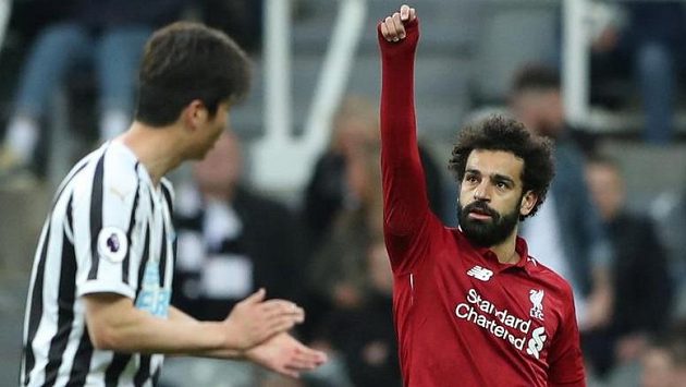 Liverpoolský Mohamed Salah slaví gól v Newcastlu. Liverpoolský Mohamed Salah slaví gól v Newcastlu.