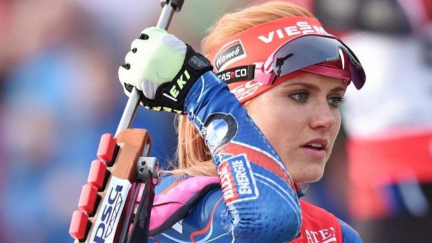 Gabriela Soukalová představila na exhibičním mistrovství České republiky v biatlonovém supersprintu s novým odstínem vlasů. Gabriela Soukalová představila na exhibičním mistrovství České republiky v biatlonovém supersprintu s novým odstínem vlasů.