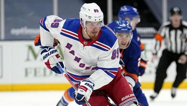 Ruský hokejista Pavel Bučněvič ještě v dresu NY Rangers. Ruský hokejista Pavel Bučněvič ještě v dresu NY Rangers.