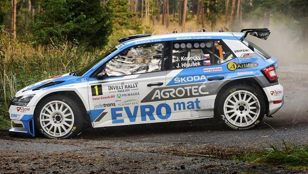 Pilot Jan Kopecký a navigátor Jan Hloušek během Rallye Pačejov. Pilot Jan Kopecký a navigátor Jan Hloušek během Rallye Pačejov.