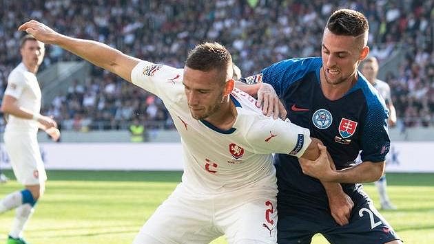 Český obránce Pavel Kadeřábek a Robert Mak ze Slovenska během utkání Ligy národů v Trnavě. Český obránce Pavel Kadeřábek a Robert Mak ze Slovenska během utkání Ligy národů v Trnavě.