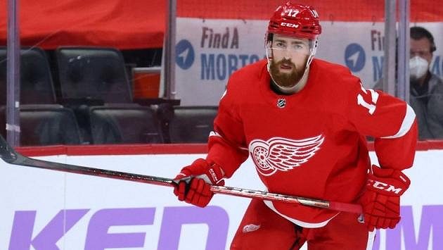 Český obránce Filip Hronek bude v NHL pokračovat v dresu Detroitu. Český obránce Filip Hronek bude v NHL pokračovat v dresu Detroitu.