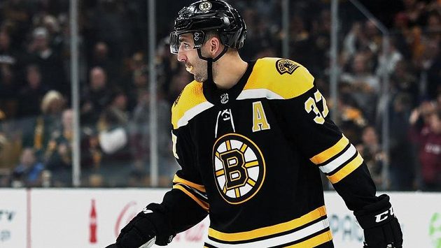 Útočník Bostonu Patrice Bergeron byl vyhlášen první hvězdou uplynulého týdne NHL. Útočník Bostonu Patrice Bergeron byl vyhlášen první hvězdou uplynulého týdne NHL.