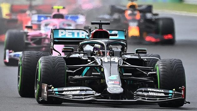 Lewis Hamilton při startu do Velké ceny Maďarska. Ilustrační foto. Lewis Hamilton při startu do Velké ceny Maďarska. Ilustrační foto.