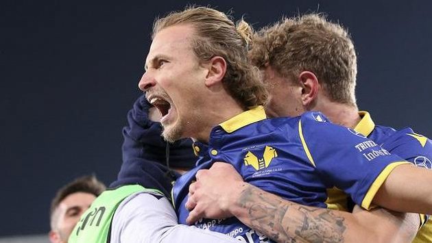 Český záložník Antonín Barák z Hellasu Verona a jeho radost v italské lize. Ilustrační foto. Český záložník Antonín Barák z Hellasu Verona a jeho radost v italské lize. Ilustrační foto.