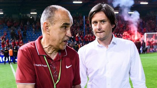 Trenér Sparty Praha Václav Kotal a Tomáš Rosický během oslav vítězství a zisku trofeje ve finále MOL Cupu v Liberci. Trenér Sparty Praha Václav Kotal a Tomáš Rosický během oslav vítězství a zisku trofeje ve finále MOL Cupu v Liberci.