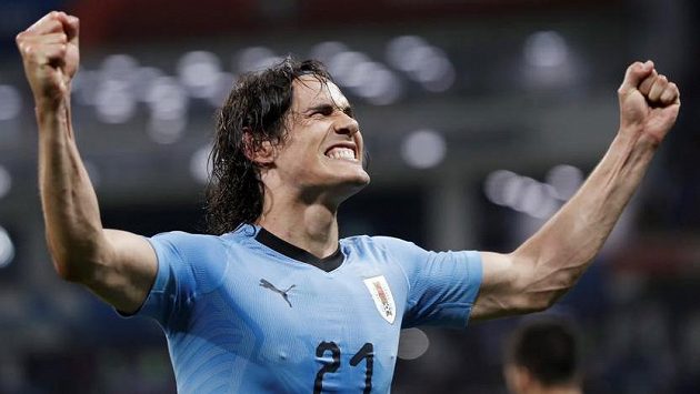 Edinson Cavani po gólu na 2:1. Edinson Cavani po gólu na 2:1.