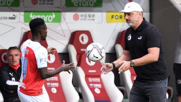 Oscar Dorley ze Slavie a trenér Jindřich Trpišovský. Oscar Dorley ze Slavie a trenér Jindřich Trpišovský.