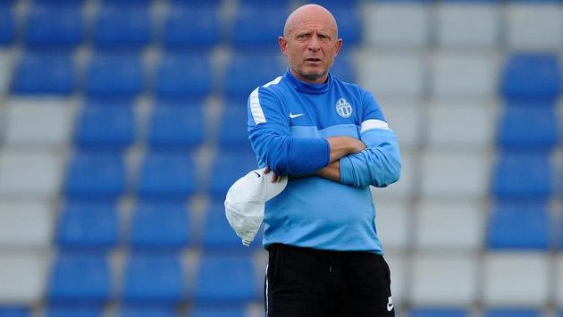 Trenér fotbalistů Mladé Boleslavi Karel Jarolím. Trenér fotbalistů Mladé Boleslavi Karel Jarolím.
