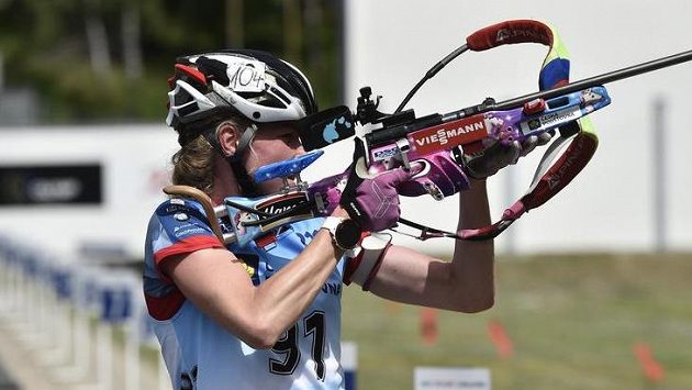 Markéta Davidová na střelnici Markéta Davidová na střelnici