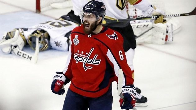 Obránce Washingtonu Michal Kempný se raduje ze své branky ve čtvrtém utkání finálové série play off NHL proti Vegas. Obránce Washingtonu Michal Kempný se raduje ze své branky ve čtvrtém utkání finálové série play off NHL proti Vegas.