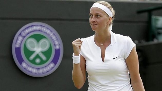 Vítězné gesto Petry Kvitové ve Wimbledonu. Vítězné gesto Petry Kvitové ve Wimbledonu.