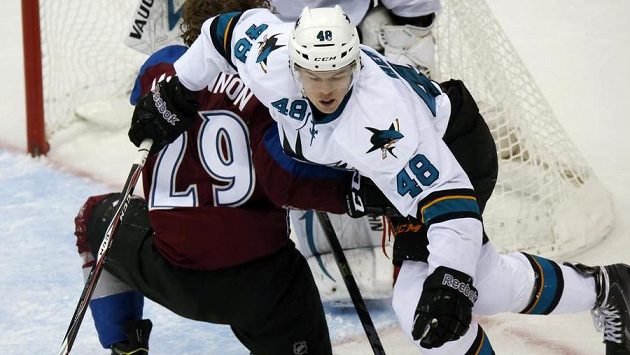 Hokejový útočník San Jose Tomáš Hertl v zápase proti Coloradu. Hokejový útočník San Jose Tomáš Hertl v zápase proti Coloradu.