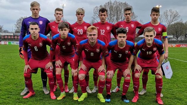 Fotbalová reprezentace do 17 let před zápasem s Izraelem. Fotbalová reprezentace do 17 let před zápasem s Izraelem.