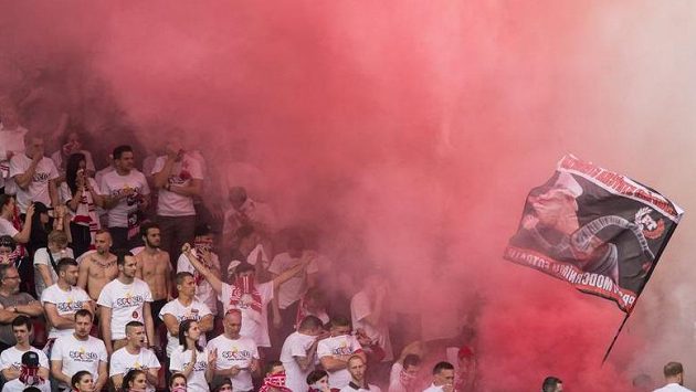 Pokud bychom vycházeli ze současné ligové konstelace, hrálo by se v nadstavbě derby pražských "S" v Edenu. Pokud bychom vycházeli ze současné ligové konstelace, hrálo by se v nadstavbě derby pražských "S" v Edenu.