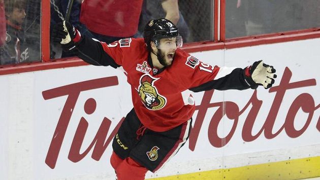 Derick Brassard se raduje ze své kuriózní trefy do sítě Rangers. Derick Brassard se raduje ze své kuriózní trefy do sítě Rangers.