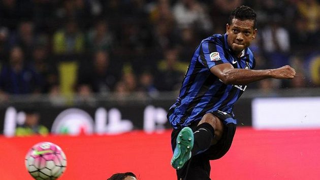 Fredy Guarín rozhodl o vítězství Interu Milán v derby s AC Milán. Fredy Guarín rozhodl o vítězství Interu Milán v derby s AC Milán.