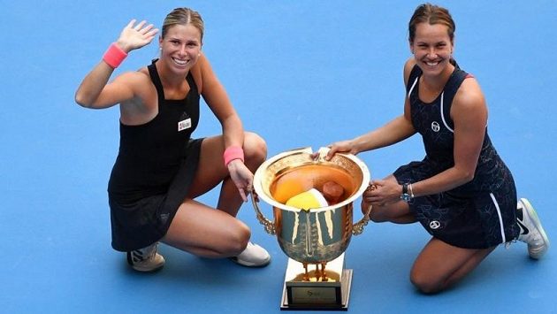 Takhle se loni radovaly z titulu na turnaji v Pekingu Andrea Sestini Hlaváčková a Barbora Strýcová Takhle se loni radovaly z titulu na turnaji v Pekingu Andrea Sestini Hlaváčková a Barbora Strýcová