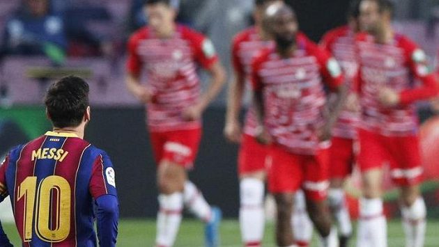 Fotbalisté Barcelony nestačili ve 33. kole La Ligy na Granadu Fotbalisté Barcelony nestačili ve 33. kole La Ligy na Granadu