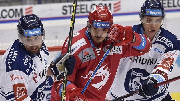Zleva Lukáš Krenželok z Vítkovic, Matěj Stránský z Třince a Lukáš Kovář z Vítkovic. Zleva Lukáš Krenželok z Vítkovic, Matěj Stránský z Třince a Lukáš Kovář z Vítkovic.