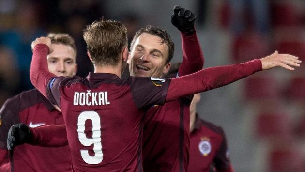 David Lafata a Bořek Dočkal oslavují gól na 2:0 v utkání Sparta - Hapoel Beer Ševa. Promění Letenští velkou postupovou šanci...? David Lafata a Bořek Dočkal oslavují gól na 2:0 v utkání Sparta - Hapoel Beer Ševa. Promění Letenští velkou postupovou šanci...?