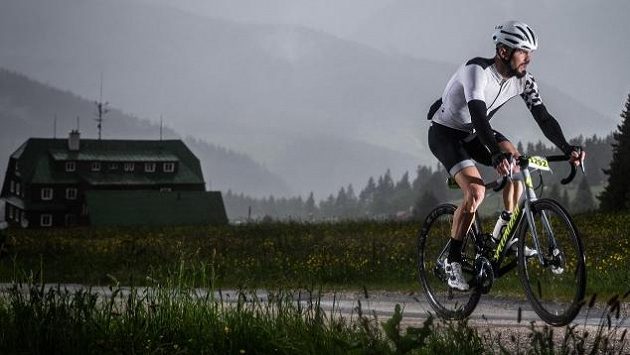 Jakub Holuša na trati Krakonošova cyklomaratonu. Jakub Holuša na trati Krakonošova cyklomaratonu.