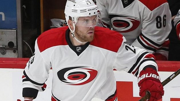 Útočník Bryan Bickell ukončil kariéru v NHL vítězně. Útočník Bryan Bickell ukončil kariéru v NHL vítězně.