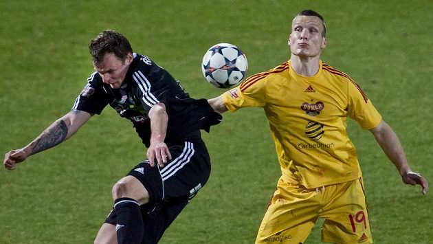 Jakub Řezníček z Příbrami (vlevo) a Lukáš Štetina z Dukly. Jakub Řezníček z Příbrami (vlevo) a Lukáš Štetina z Dukly.