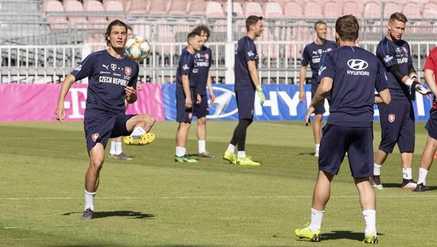 Patrik Schick (vlevo) během tréninku reprezentace v Praze. Patrik Schick (vlevo) během tréninku reprezentace v Praze.