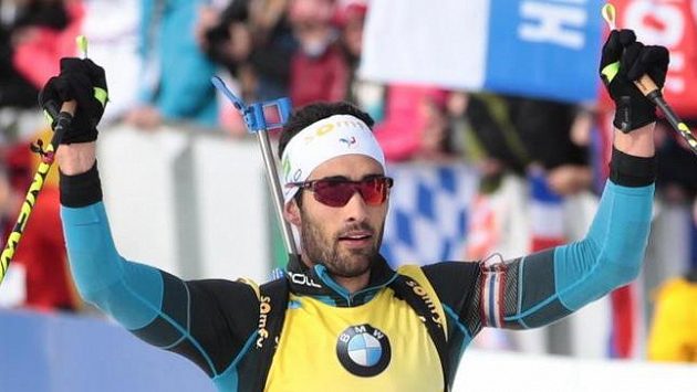 Francouz Martin Fourcade triumfuje v cíli závodu v Oslu. Francouz Martin Fourcade triumfuje v cíli závodu v Oslu.