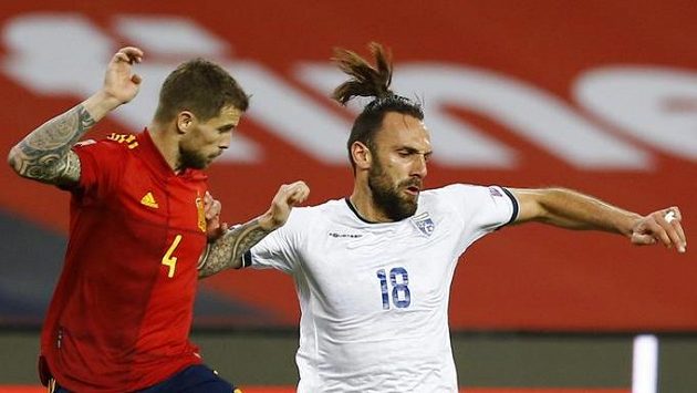Fotbalisté Španělska a Kosova se střetli v kvalifikačním utkání o mistrovství světa, duelu předcházela diplomatická rozmíška. Fotbalisté Španělska a Kosova se střetli v kvalifikačním utkání o mistrovství světa, duelu předcházela diplomatická rozmíška.