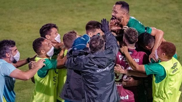 Fotbalový klub Chapecoense může slavit postup Fotbalový klub Chapecoense může slavit postup