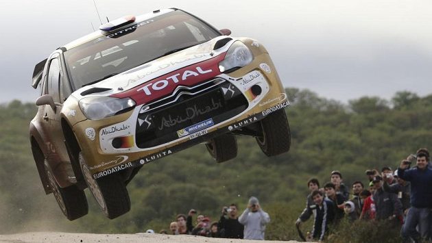 Francouzský fenomén Sébastien Loeb na trati Argentinské rallye. Francouzský fenomén Sébastien Loeb na trati Argentinské rallye.