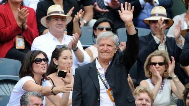 Jan Kodeš zdraví diváky na Roland Garros Jan Kodeš zdraví diváky na Roland Garros