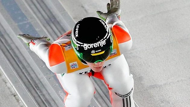 Slovinec Peter Prevc během kvalifikace na první závod Turné čtyř můstků v Oberstdorfu. Slovinec Peter Prevc během kvalifikace na první závod Turné čtyř můstků v Oberstdorfu.