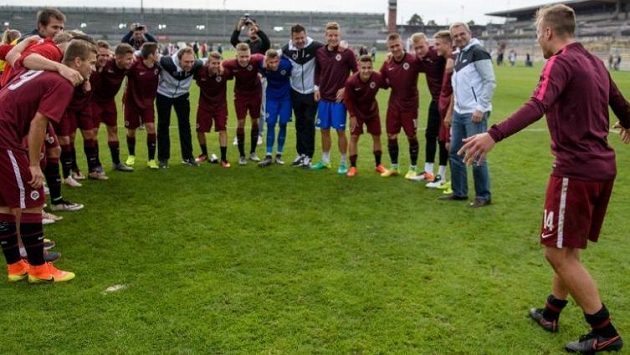 Mladí sparťané si vysokou výhru v derby náležitě vychutnali... Mladí sparťané si vysokou výhru v derby náležitě vychutnali...