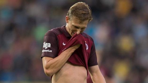 Záložník Sparty Bořek Dočkal během ligového utkání ve Zlíně. Záložník Sparty Bořek Dočkal během ligového utkání ve Zlíně.