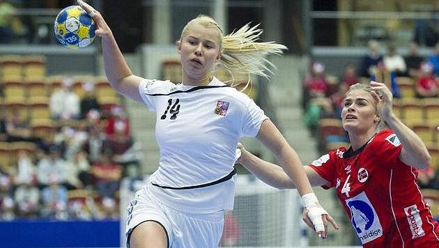 Česká házenkářka Kamila Kordovská při utkání s Norkami. Česká házenkářka Kamila Kordovská při utkání s Norkami.