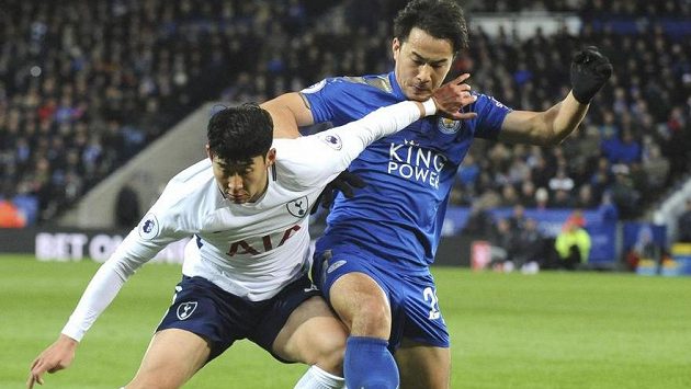 Nejlepším asijským fotbalistou působícím mimo kontinent byl na dnešním galavečeru v Bangkoku vyhlášen Son Hung-min z Tottenhamu (na snímku vlevo), jenž ocenění získal podruhé během pěti let. Nejlepším asijským fotbalistou působícím mimo kontinent byl na dnešním galavečeru v Bangkoku vyhlášen Son Hung-min z Tottenhamu (na snímku vlevo), jenž ocenění získal podruhé během pěti let.