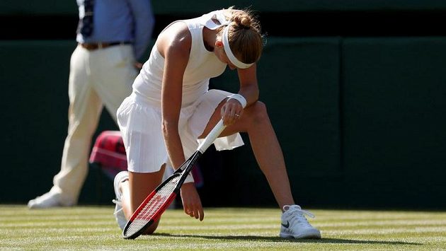 Zklamaná Petra Kvitová. Dvojnásobná česká wimbledonská vítězka se letos loučí nečekaně brzy. Zklamaná Petra Kvitová. Dvojnásobná česká wimbledonská vítězka se letos loučí nečekaně brzy.