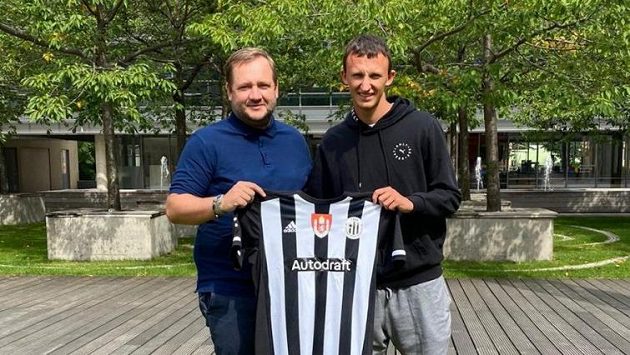 Záložník Matěj Valenta přestoupil do Českých Budějovic. Záložník Matěj Valenta přestoupil do Českých Budějovic.