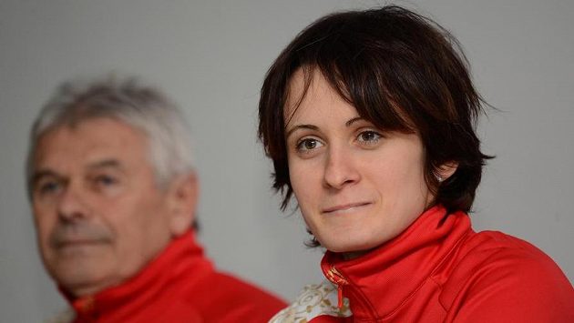 Rychlobruslařka Martina Sáblíková skoučem Petrem Novákem. Rychlobruslařka Martina Sáblíková skoučem Petrem Novákem.