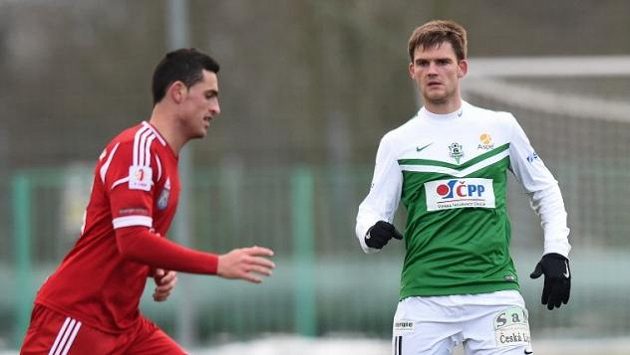 Valerijs Šabala (vpravo) se představí v dresu Lotyšska proti českému národnímu týmu. Valerijs Šabala (vpravo) se představí v dresu Lotyšska proti českému národnímu týmu.