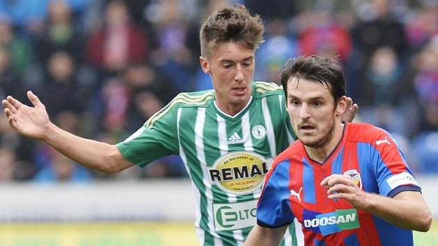 Zleva Antonín Vaníček z Bohemians a Milan Havel z Viktorie Plzeň. Zleva Antonín Vaníček z Bohemians a Milan Havel z Viktorie Plzeň.
