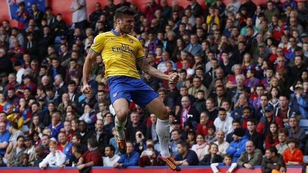 Olivier Giroud z Arsenalu se raduje ze své branky proti Olivier Giroud z Arsenalu se raduje ze své branky proti