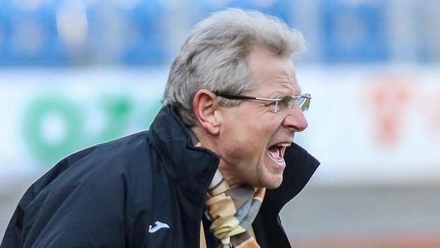 Trenér Baníku Vlastimil Petržela. Trenér Baníku Vlastimil Petržela.