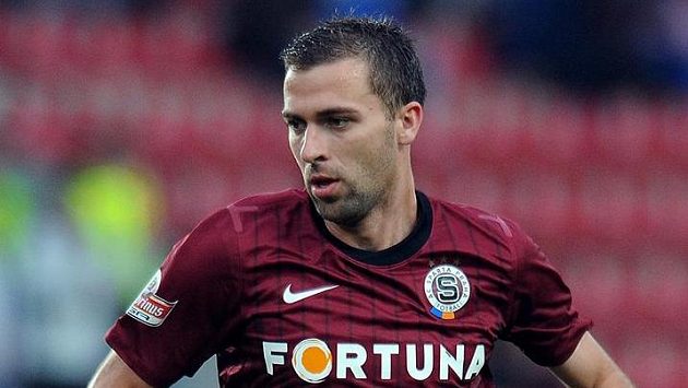 Záložník Sparty Josef Hušbauer během utkání s Duklou. Záložník Sparty Josef Hušbauer během utkání s Duklou.